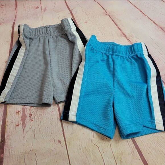 2 Garanimals shorts 18 months - Picture 1 of 3